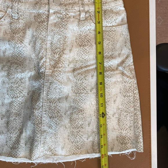 Paige Mini Skirt with Distressed Raw Edge in Neutral Print Women’s Waist 26 - Picture 11 of 12